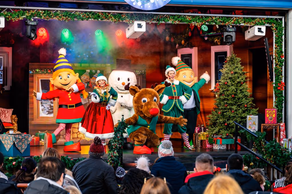 A Christmas show at Paultons Park